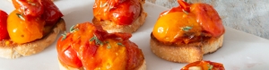 Crostinis garnis de tomates rôties au beurre